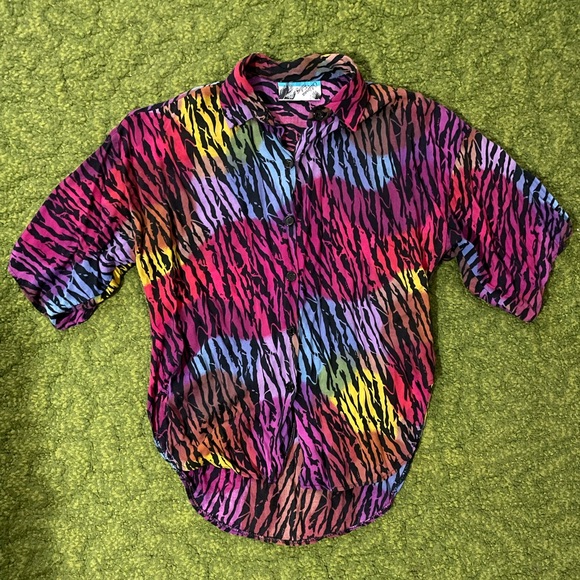 California Feeling Tops - Retro Tiger Print Button-Up Shirt